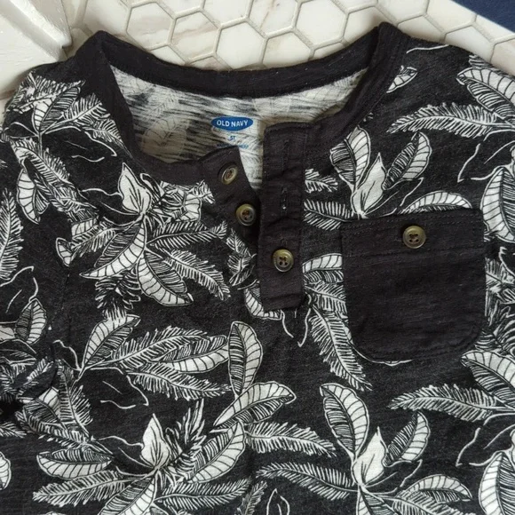 Lot of five boys short sleeve tops size 5T - Picture 5 of 7